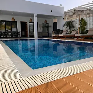 crystal-blue-suites-3-bedroom-villa-with-private-pool-vasiliki.protaras-cy-hotels.com/